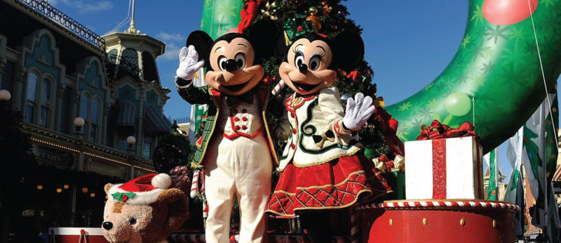 7 Reasons Disneyland is More Fun than Disney World for the Holidays