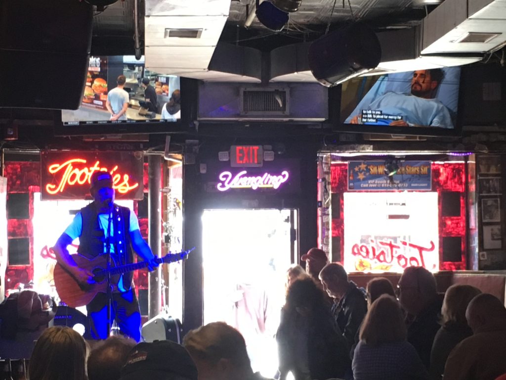 Best live music in Nashville with kids Tootsies